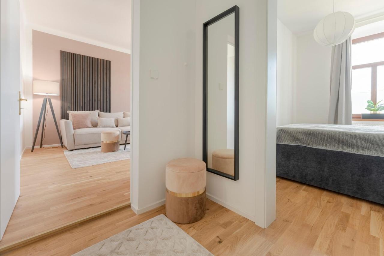 City Lounge Appartement Am Hauptbahnhof ซังคท์เพิลเทน ภายนอก รูปภาพ