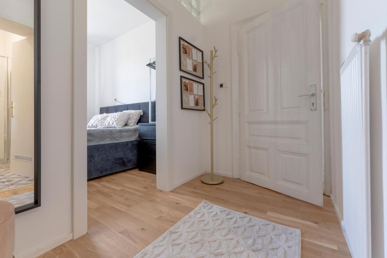 City Lounge Appartement Am Hauptbahnhof ซังคท์เพิลเทน ภายนอก รูปภาพ